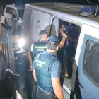 La Guardia Civil ha detenido a ocho personas e impuesto una orden de búsqueda contra un noveno integrante de una organización criminal dedicada al tráfico de drogas que secuestró y torturó durante tres días a uno de sus miembros al responsabilizarlo de la pérdida de cocaína y heroína en la provincia de Cádiz. EFE/Guardia Civil/ SOLO USO EDITORIAL/SOLO DISPONIBLE PARA ILUSTRAR LA NOTICIA QUE ACO.
