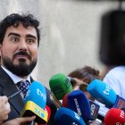 Archivo - El líder de Se Acabó La Fiesta (SALF) y eurodiputado, Luis 'Alvise' Pérez, al salir de declarar en el Tribunal Supremo, a 11 de julio de 2025, en Madrid (España).