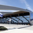 Fachada del Aeropuerto de León.