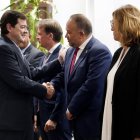 El presidente de la Junta saluda al presidente de la Diputación de León.