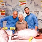 Matías Mata Fernández con su hijo Emilio Mata Fernández y su nieto Raúl Mata Solla, tres generaciones en La Ría.