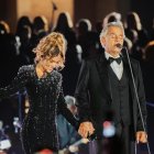 Karol G deslumbra junto a Andrea Bocceli en El Vaticano.