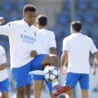 MADRID, 15/09/2025.- El delantero galo del Real Madrid Kylian Mbappé participa en el entrenamiento del equipo este lunes en Valdebebas. El equipo se vio obligado a retrasar una hora el entrenamiento oficial UEFA previo a su estreno en la Liga de Campeones, por la visita a la ciudad deportiva de Valdebebas de personal sanitario para realizar a seis jugadores un control antidopaje de LaLiga. EFE/ Antonio Villalba/Real Madrid SOLO USO EDITORIAL/SOLO DISPONIBLE PARA ILUSTRAR LA NOTICIA QUE ACOMPAÑA (CRÉDITO OBLIGATORIO)