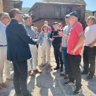 El alcalde, con Iván Alonso y Luis Antonio Moreno, en uno de los pueblos de Ponferrada.