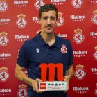 Édgar Badía, con el premio Mahou en sus manos.