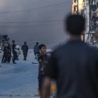 Imagen de una familia que huye de Ciudad de Gaza