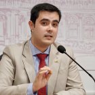 La concejala de Acción y Promoción Cultural de León, Elena Aguado, presenta el ciclo ‘Órgano en la Catedral’ acompañada del organista, Carlos Julián Fernández, el deán, Florentino Alonso y la secretaria de la asociación Amigos del Órgano Catedral de León, Marta Martínez