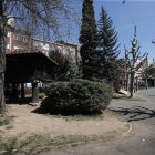 Hórreo del siglo XVIII procedente de Pedrosa del Rey que se salvó del pantano y se recolocó en el Parque de los Reyes.