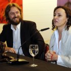 Angélica Liddell, junto al escritor Rafael Saravia, cuando la autora recibió el Leteo en 2016.
