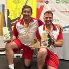 Francisco Javier Lafuente y José Manuel Juan Cifuentes con sus trofeos de campeones de España.