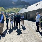 El alcalde en la visita a Peñalba de Santiago.