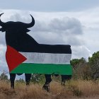 Un toro de Osborne, pintado con la bandera palestina.