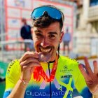 Pablo García con su medalla de bronce en el Nacional.