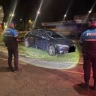 Detenido por chocar contra una glorieta y resistirse a la autoridad.