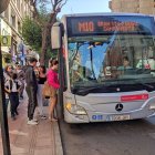 El autobús a ferral parte de Gran Vía de San Marcos, en el centro de León ciudad.
