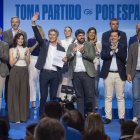 El presidente del PP, Alberto Núñez Feijóo acompañado por los presidentes de Comunidades Autónomas del PP.