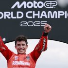 Márquez celebra su noveno título de campeón mundial.