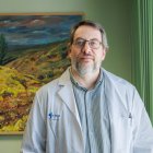 Antonio Serrano, en su despacho del Complejo Asistencial Universitario de León (Caule).