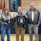 Laura Gallego, Javier Carrera y Carlos Sainz en la presentación.