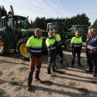 Raúl Valcarce con operarios de la flota móvil.
