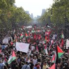 Manifestación convocada por más de 600 entidades y sindicatos en apoyo a Palestina y contra el "genocidio" de Israel, este sábado, en Barcelona. EFE/ Enric Fontcuberta.