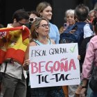 Concentración contra Sánchez y su esposa frente a los Juzgados de Plaza de Castilla.