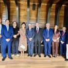 Badiola y Luciano Díez con el resto de la junta de gobierno del colegio.