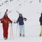Esquiadores en la estación de San Isidro.