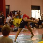 Rebeca Martínez y Luzma Carcedo en la final del corro de Boñar en la categoría de medios.