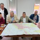 Un momento de la reunión entre Rafael Sáez y la Cuas del Órbigo-Esla.