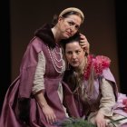 Las Niñas de Cádiz en una escena de la obra 'La reina brava'.