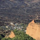 Las Médulas sufrieron este verano bajo el poder del fuego.