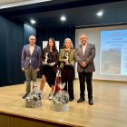 Las galardonas junto con el presidente de la institución provincial y el diputado de Servicios Sociales.