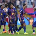 Araujo celebra con Lamine su gol al Girona.