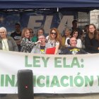 Foto de archivo de los pacientes de ELA de León en una de sus concentraciones en Botines.