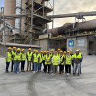 Docentes que visitaron la cementera en Toral de los Vados.