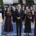 El rey Felipe, la reina Letizia, la princesa Leonor, la infanta Sofía y la reina Sofía la ceremonia de entrega de los Premios Princesa de Asturias, en el Teatro Campoamor de Oviedo.