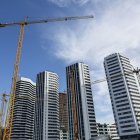 Imagen de varias viviendas en construcción.