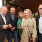 Eduardo Morán, Luis Alberto Arias, Rosana Velasco, Silvia Franco y Alfonso Fernández.  Javier Morán y Eduardo Morán visitan los stands.