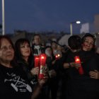 Numerosos vecinos de Paiporta ha acudido esta tarde hasta el barranco del Poyo convocados por la Plataforma del Voluntariat de la Comunitat Valenciana para realizar un homenaje con velas a las victimas de la dana. EFE/Manuel Bruque.