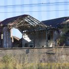 Así ha quedado la antigua azucarera de Veguellina tras el incendio.