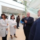 Alejandro Vázquez con los médicos bercianos.