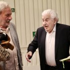 Imagen de un encuentro en la Biblioteca Nacional de Julio Llamazares y Antonio Gamoneda.