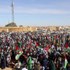 Miles de saharauis acudieron este jueves a la cuarta convocatoria de protestas esta semana contra la iniciativa estadounidense para el Consejo de Seguridad de la ONU que propondría una autonomía en Marruecos para el Sáhara Occidental, ante lo que los manifestantes aseguraron que "prefieren seguir siendo refugiados a marroquíes".