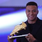 Mbappé recibió ayer el trofeo de la 'Bota de Oro'.