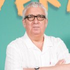 Leo Harlem, humorista leonés, volvió a conectar con el público al criticar con ironía las exigencias de algunos padres hacia los profesores, con frases que