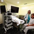 La jefa de Ginecología, Olga González, con otra de las profesionales del servicio.