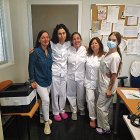 Una Tcae, las fisioterapeutas Eva González, Sabina Diez y Sofía Romero, y una alumna.