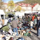 Muchos puestos se dieron cita en la feria de Riaño.