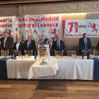 Mesa presidencial de la comida de confraternización de la Peña Real Madrid-Cultural Leonesa.